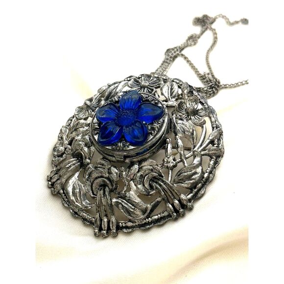 Elegant Silver and Blue Floral Pendant Necklace - Picture 1 of 5
